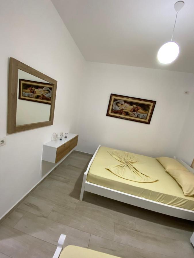 Hotel Andrea Sarande Bagian luar foto