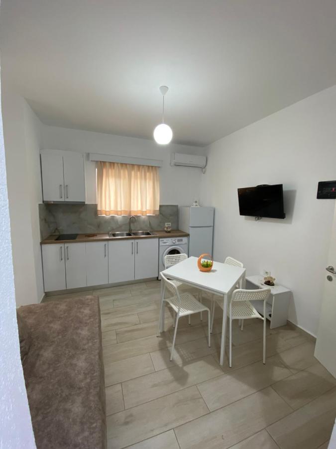 Hotel Andrea Sarande Bagian luar foto
