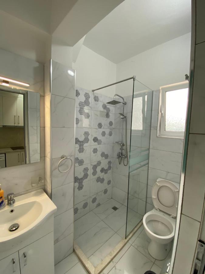 Hotel Andrea Sarande Bagian luar foto