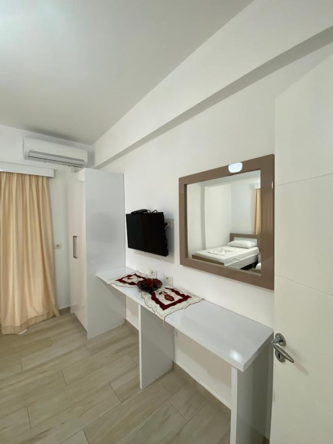 Hotel Andrea Sarande Bagian luar foto