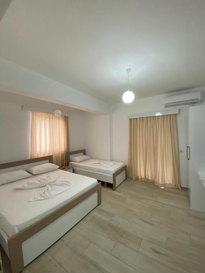 Hotel Andrea Sarande Bagian luar foto