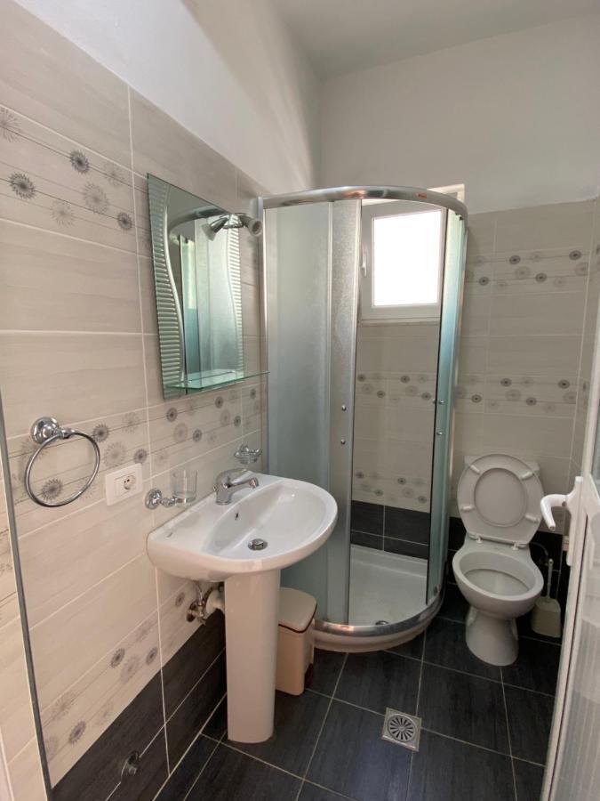 Hotel Andrea Sarande Bagian luar foto