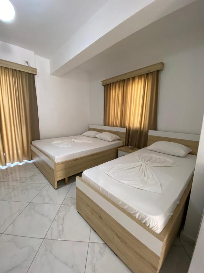 Hotel Andrea Sarande Bagian luar foto