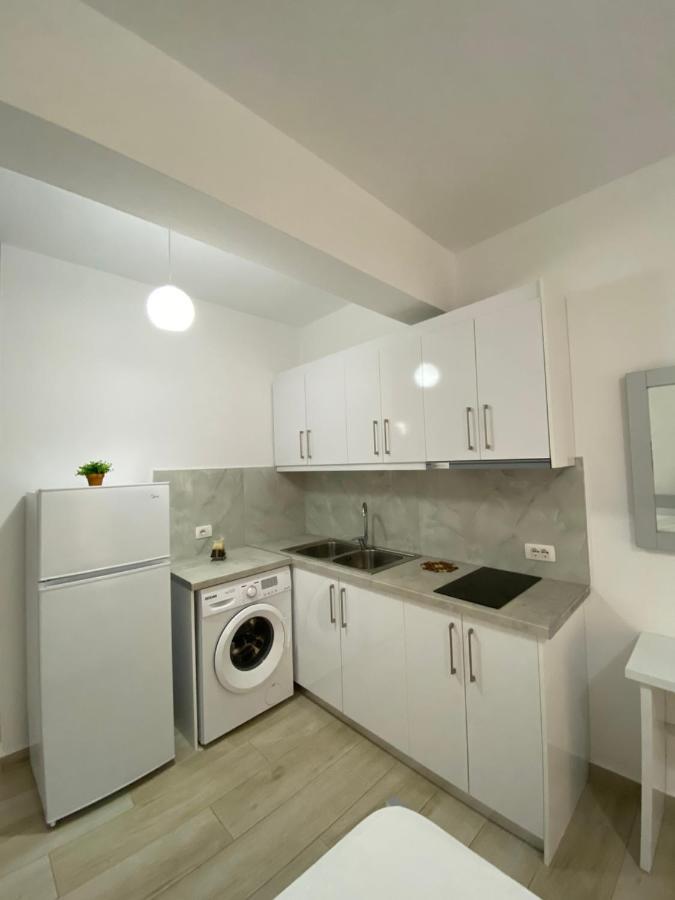 Hotel Andrea Sarande Bagian luar foto