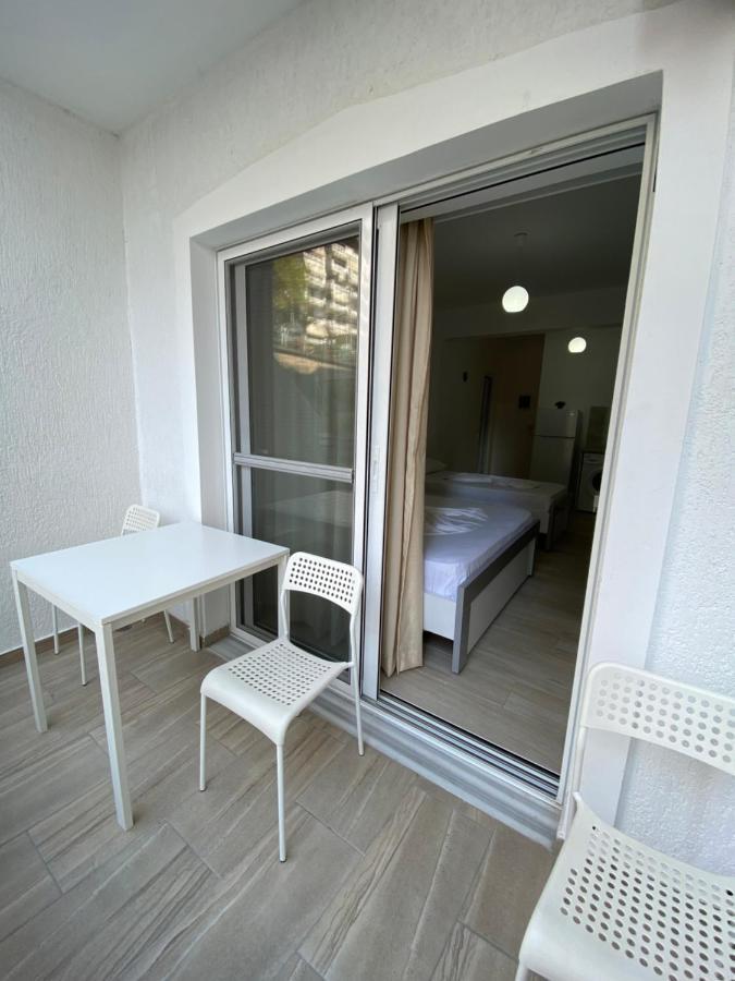 Hotel Andrea Sarande Bagian luar foto