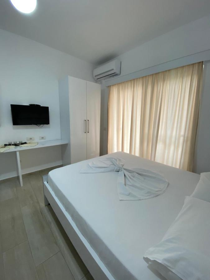 Hotel Andrea Sarande Bagian luar foto