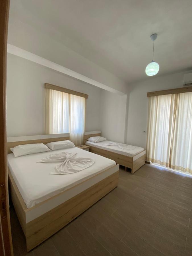 Hotel Andrea Sarande Bagian luar foto