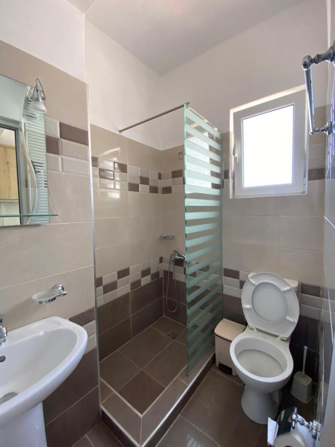 Hotel Andrea Sarande Bagian luar foto