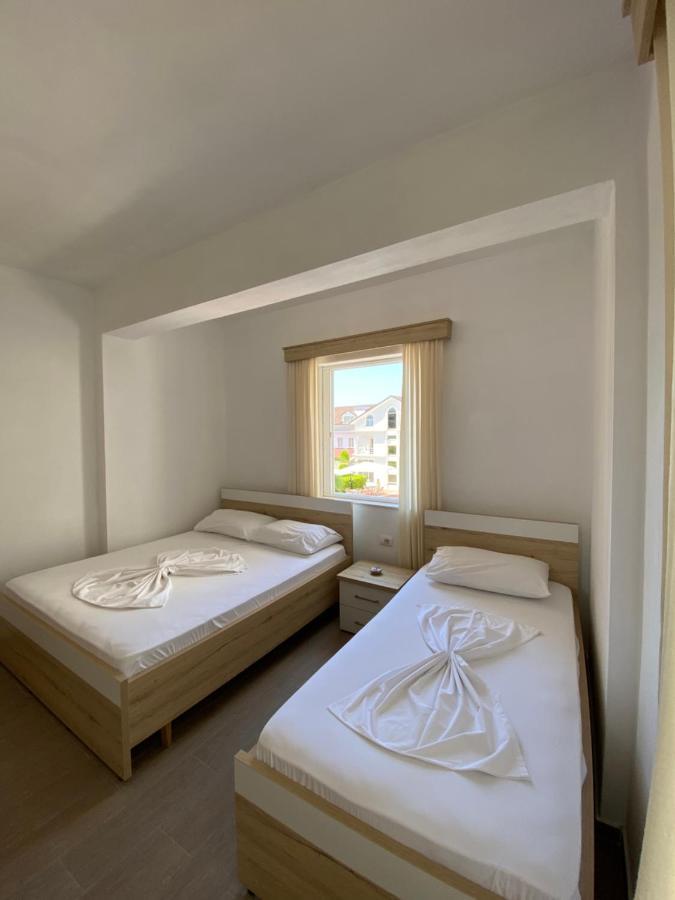Hotel Andrea Sarande Bagian luar foto