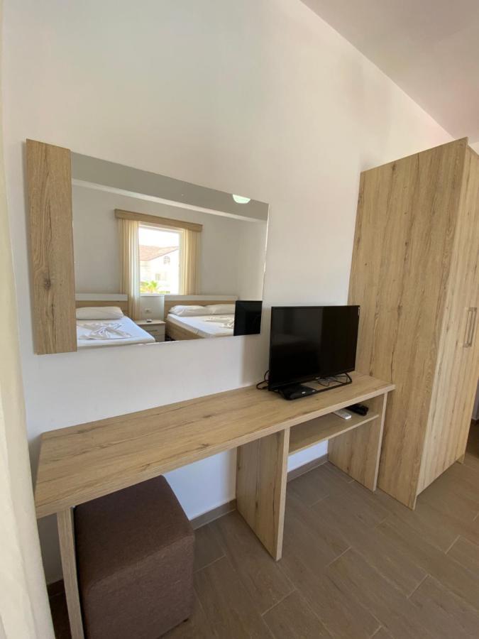 Hotel Andrea Sarande Bagian luar foto