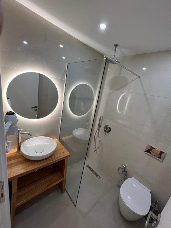 Hotel Andrea Sarande Bagian luar foto