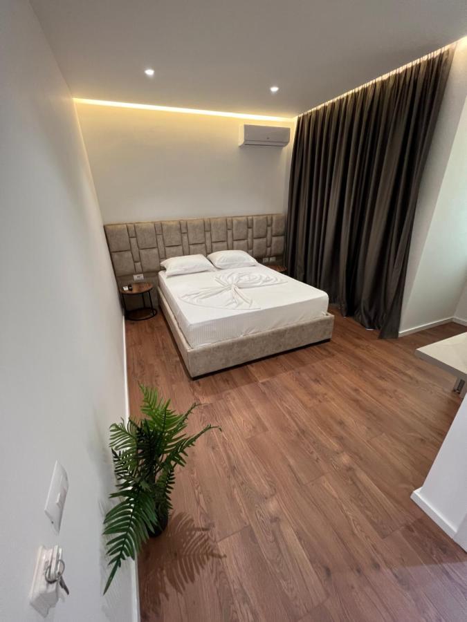 Hotel Andrea Sarande Bagian luar foto