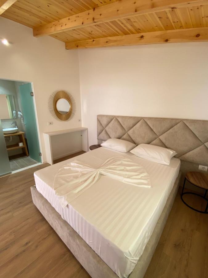 Hotel Andrea Sarande Bagian luar foto