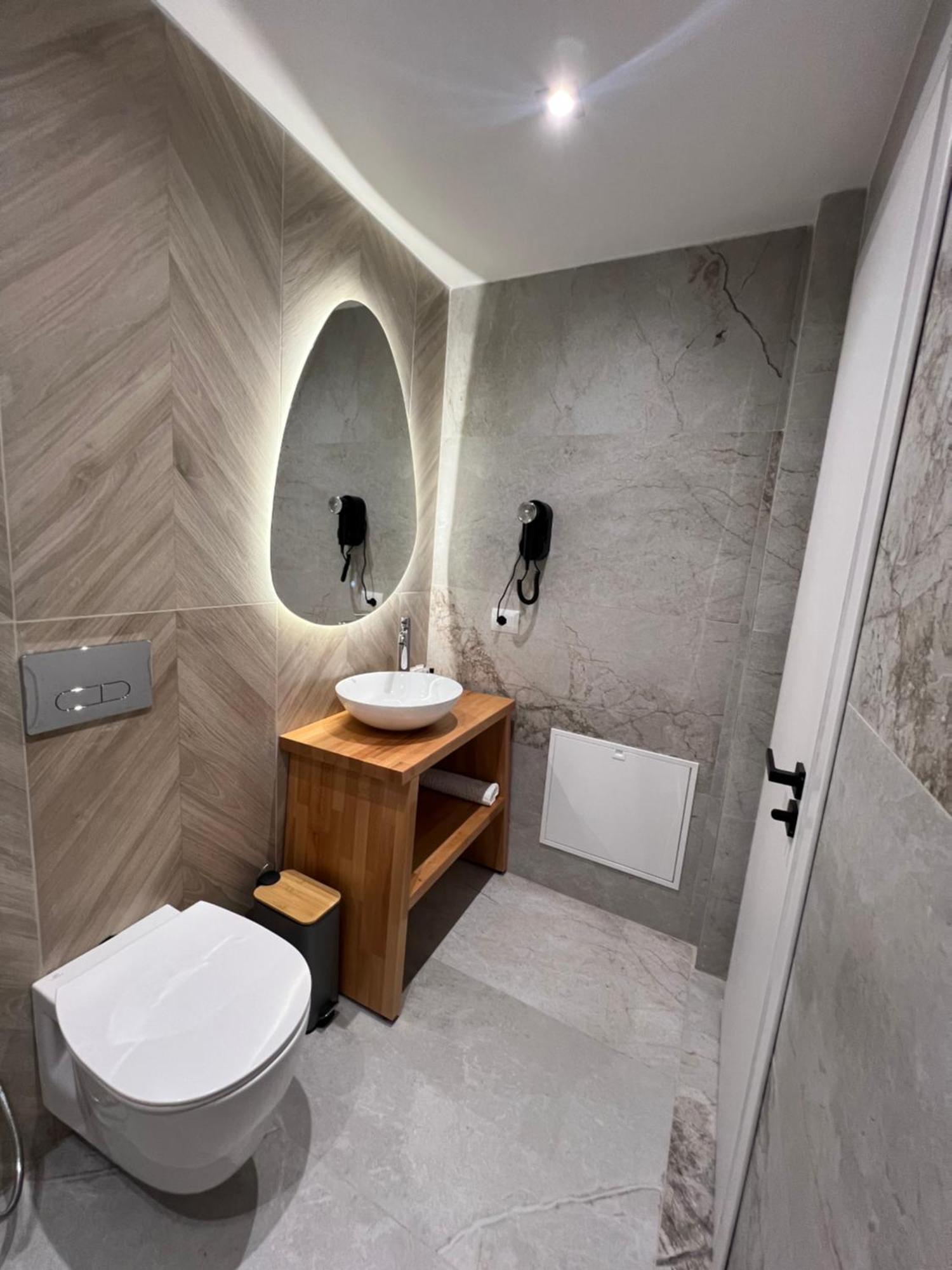 Hotel Andrea Sarande Bagian luar foto