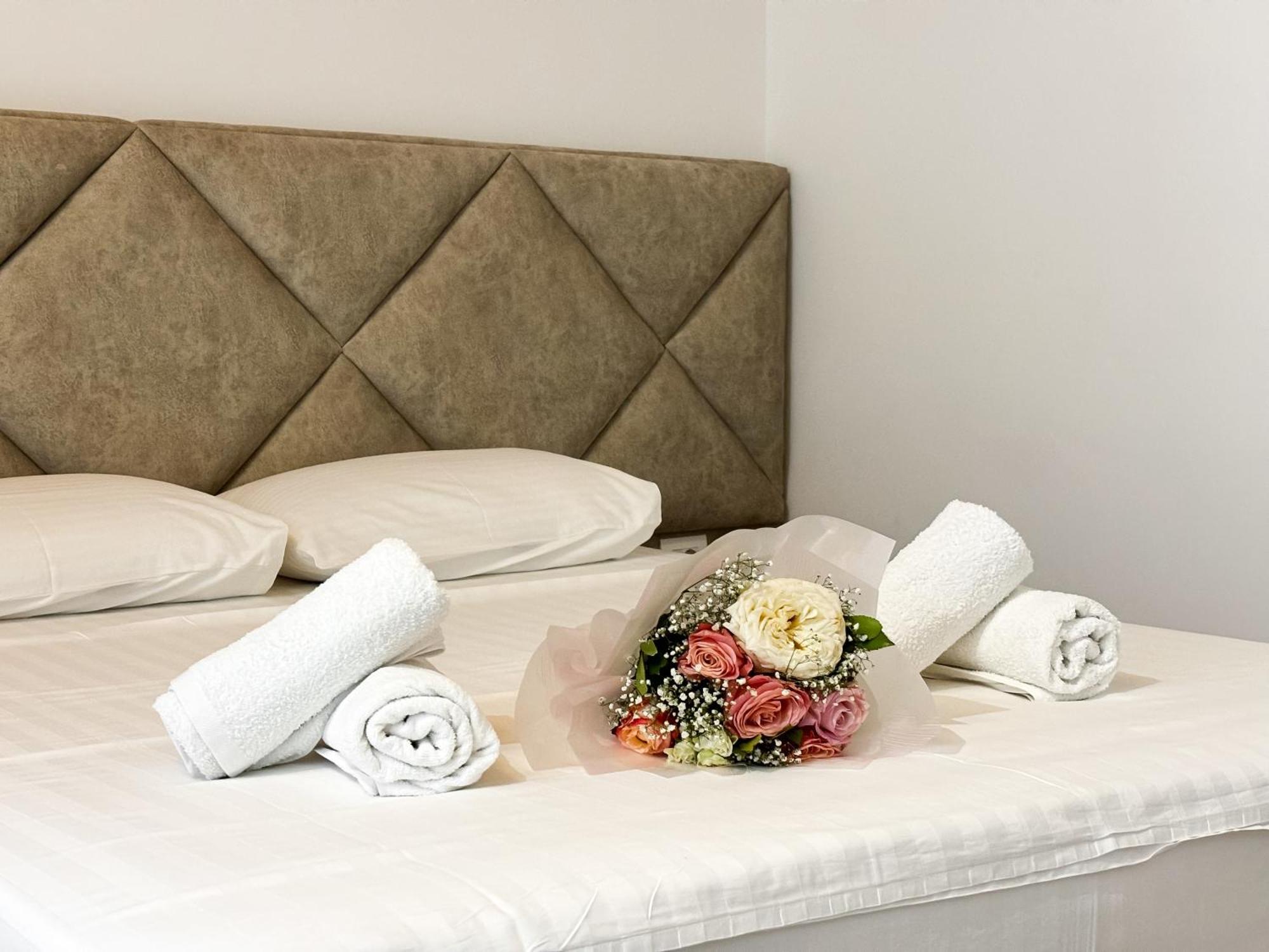 Hotel Andrea Sarande Bagian luar foto